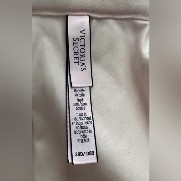 #47 NWOT - VS Bra Victoria's Secret Body By Victoria - Picture 5 of 5